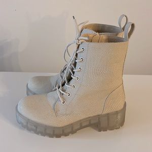 Dirty Laundry - Cream Ankle Boot
